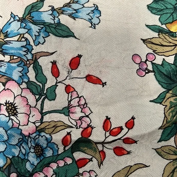 Rare Vintage Paolo Gucci Silk Floral Scarf 90cm Square - Picture 4 of 4